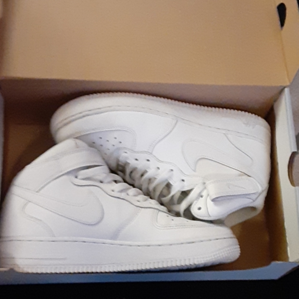 Size 8 AF1
